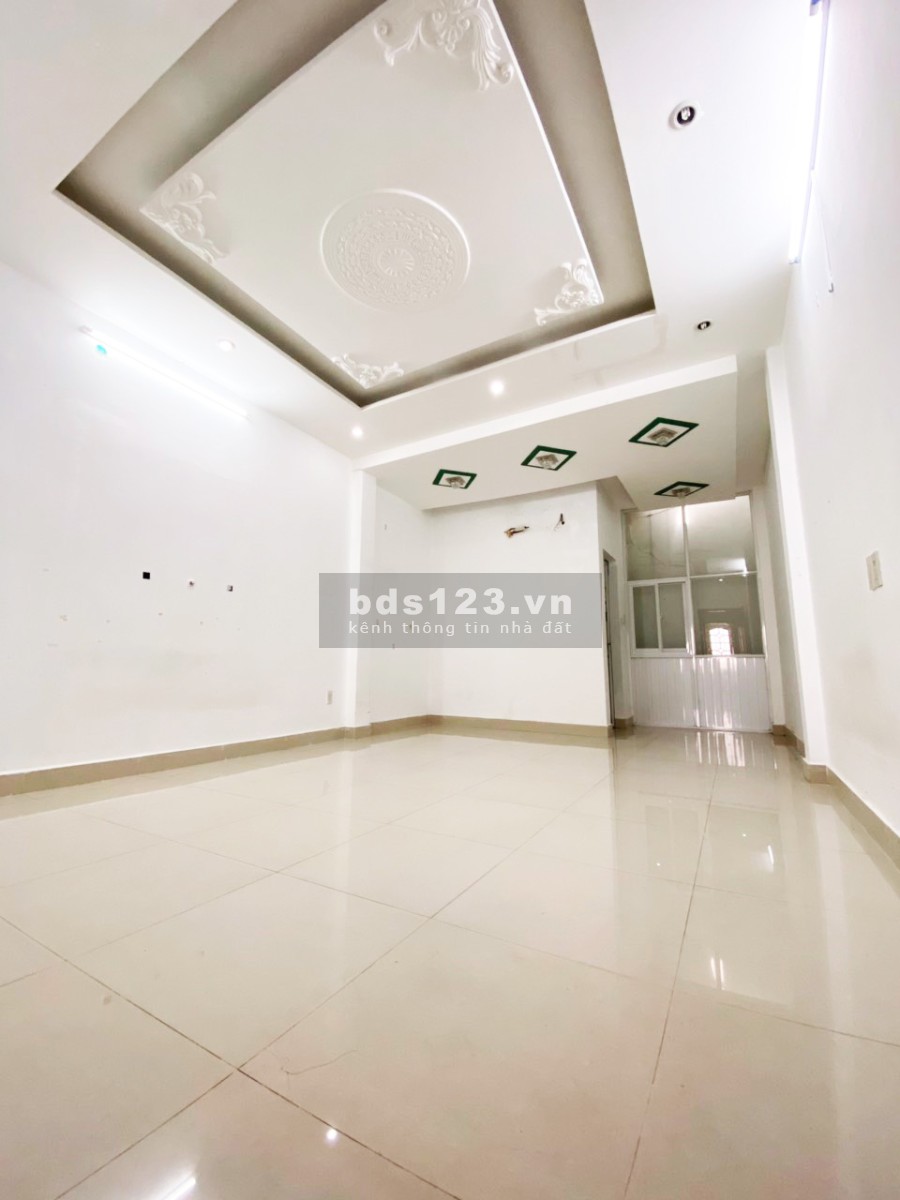 Bán nhà 2 lầu hẻm 719 đường Huỳnh Tấn Phát, phường Phú Thuận, Quận 7 giá tốt