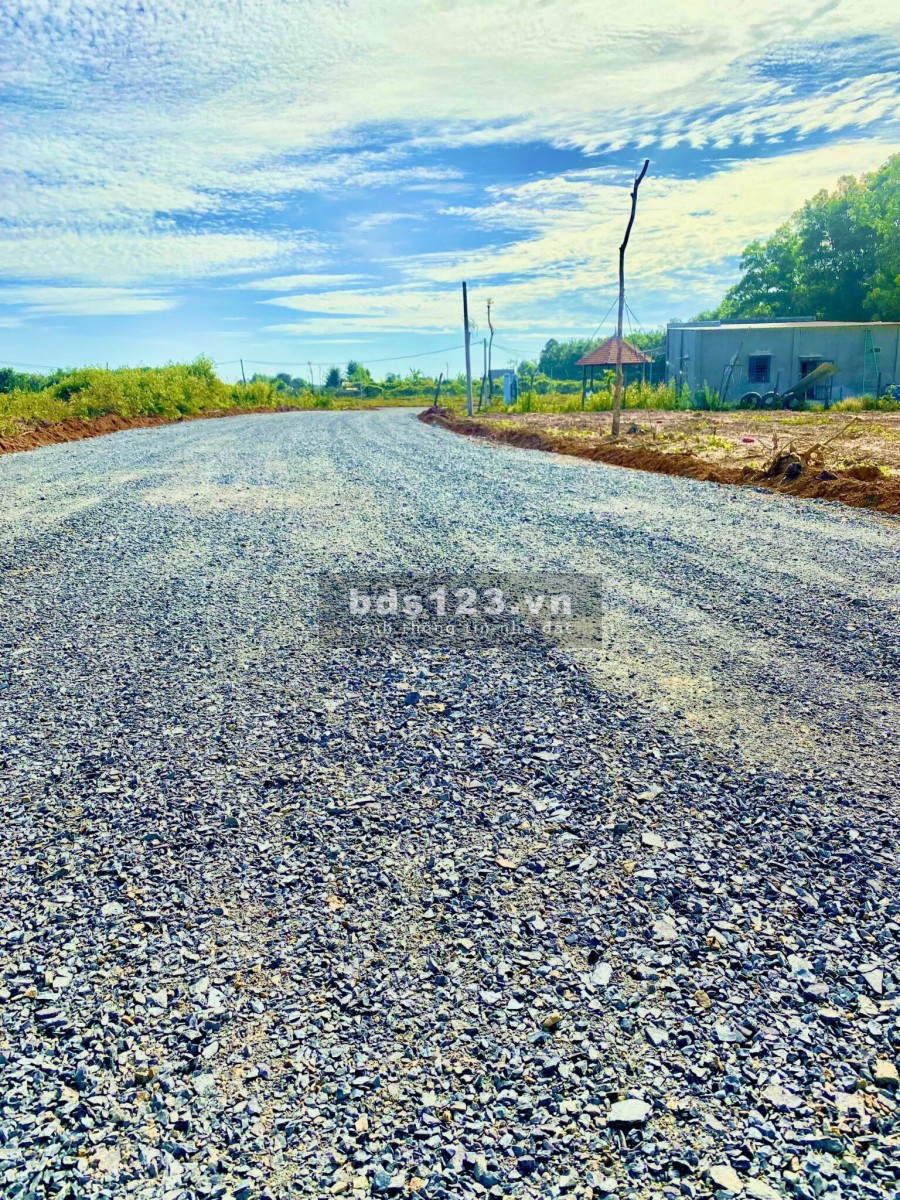 Chính chủ cần bán Đất sổ hồng riêng cách Quốc Lộ 13 500m ngân hàng cho vay lãi suất thấp