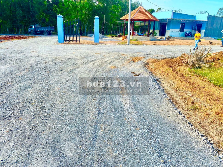Chính chủ cần bán Đất sổ hồng riêng cách Quốc Lộ 13 500m ngân hàng cho vay lãi suất thấp