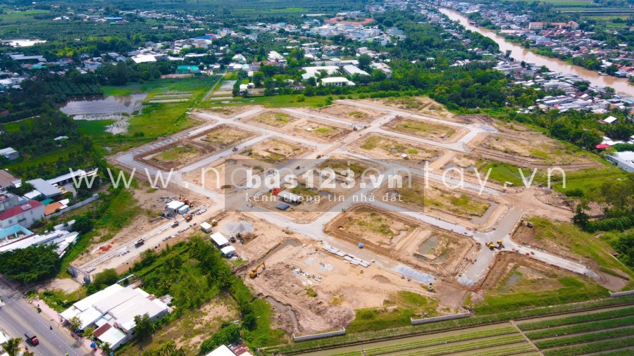 Nền gốc diện tích sử dụng 130m2 đối diện công viên thể dục thể thao giá tốt đầu tư