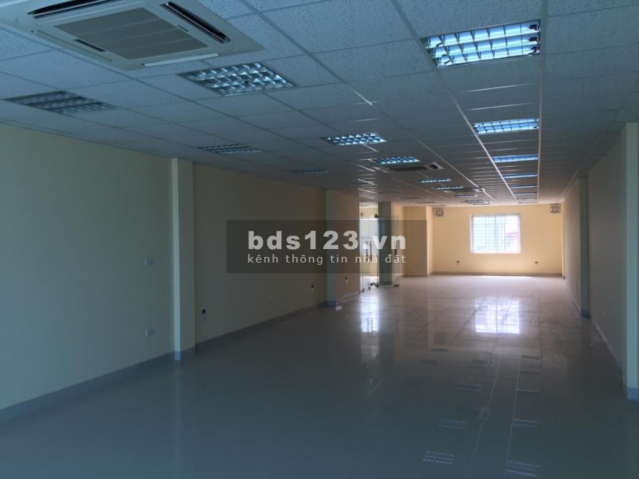 Cho thuê văn phòng, view sông Hồng, có tầng hầm môi trường làm việc yên tĩnh, bàn giao ngay