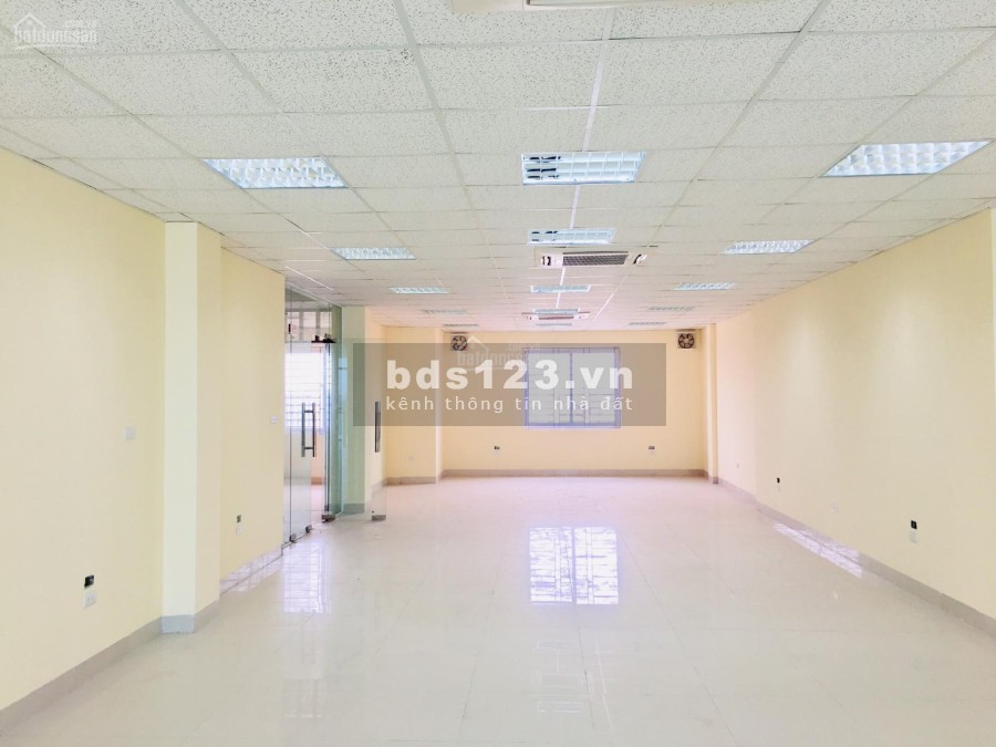 Cho thuê văn phòng, view sông Hồng, có tầng hầm môi trường làm việc yên tĩnh, bàn giao ngay