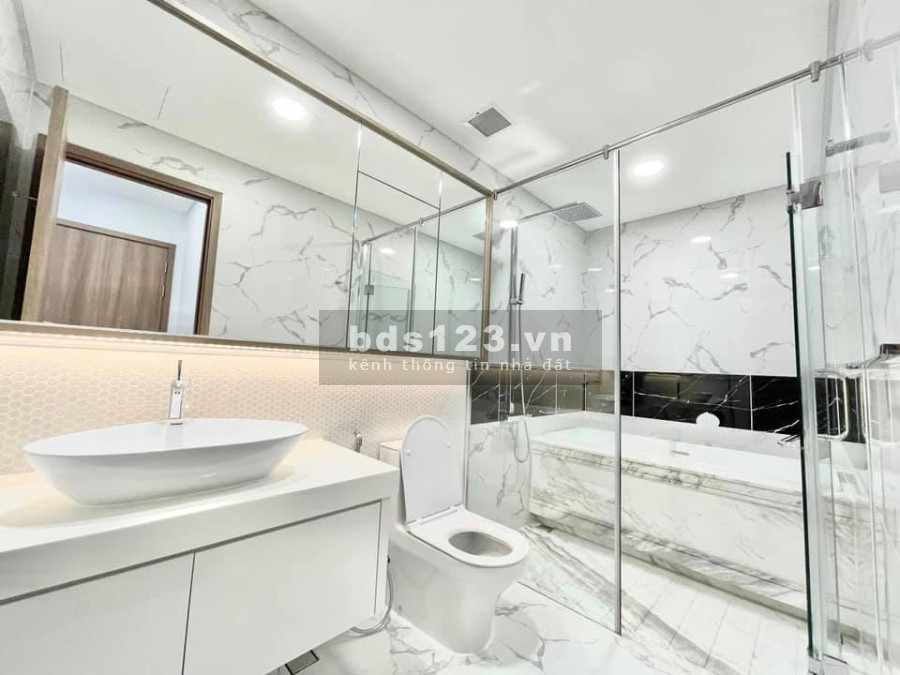Bán gấp căn hộ 3 phòng ngủ, để định cư nước ngoài, view đẹp, tiện ích nội khu đẳng cấp