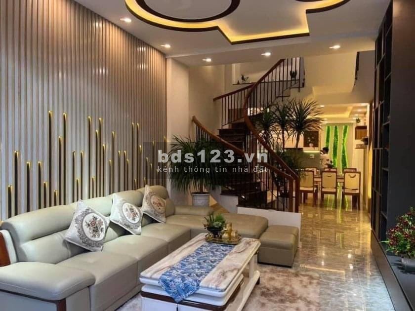 Bán nhà Linh Đàm, Hoàng Mai, dtsd 40m2, giá 3.5 tỷ, 4 tầng, lô góc, thoáng, ô tô lùi cửa.