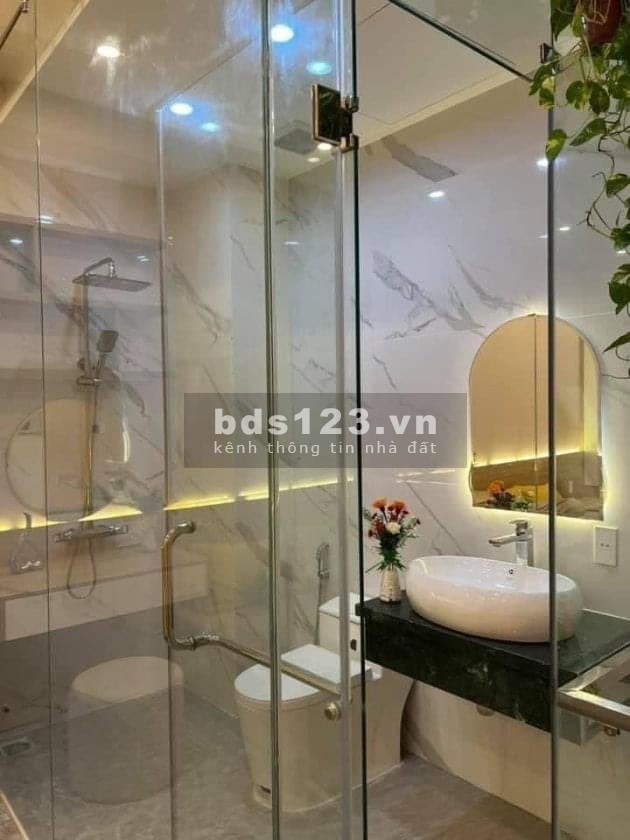 Bán nhà Linh Đàm, Hoàng Mai, dtsd 40m2, giá 3.5 tỷ, 4 tầng, lô góc, thoáng, ô tô lùi cửa.