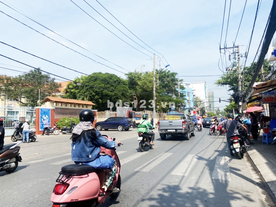 Cho thuê lô đất mặt tiền đường số 7 (đường đôi), phường Tân Kiểng, Quận 7 giá 10 triệu/tháng