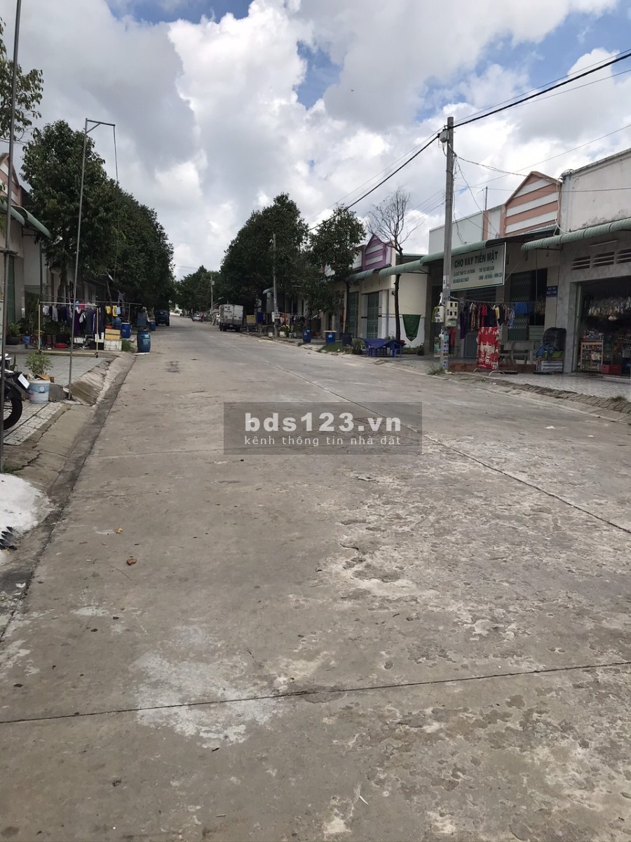 Cần tiền bán lô đất 125m2 5x25m liền kề QL13 khu dân cư đông gần chợ giá rẻ