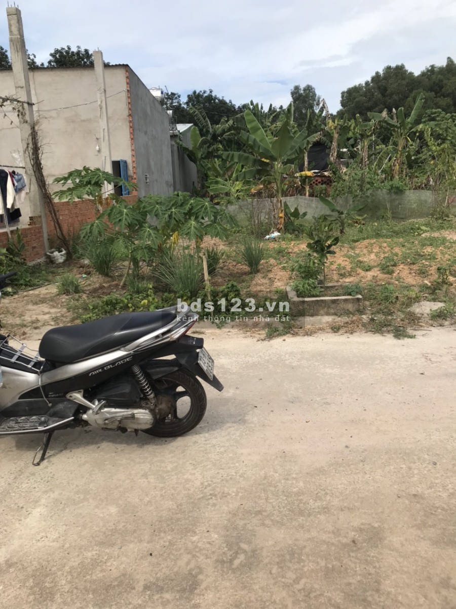 Cần tiền bán lô đất 125m2 5x25m liền kề QL13 khu dân cư đông gần chợ giá rẻ