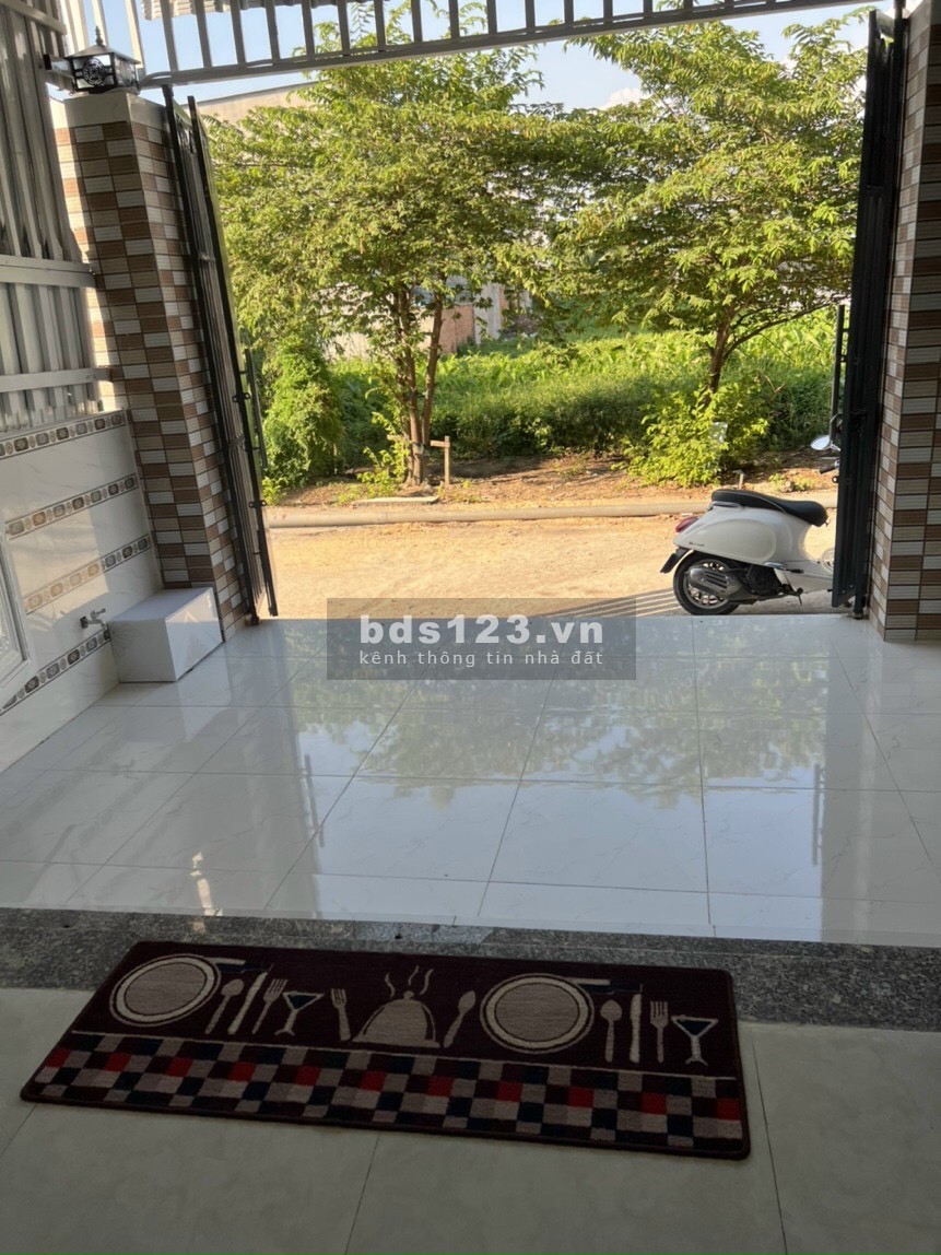 Bán nhà nguyên căn nằm ngay uỷ ban Bình Mỹ huyện Củ Chi, 1 trệt, 1 làu đúc, giá tốt