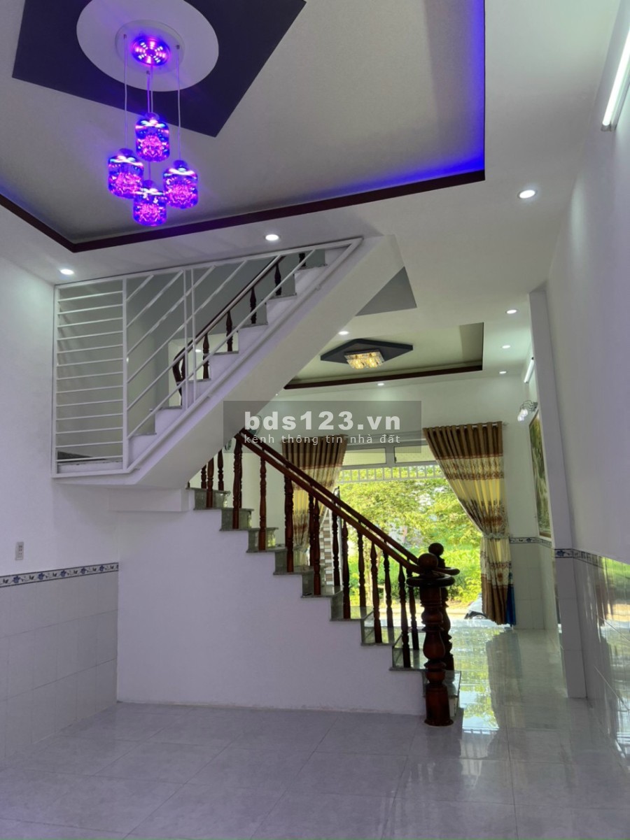 Bán nhà nguyên căn nằm ngay uỷ ban Bình Mỹ huyện Củ Chi, 1 trệt, 1 làu đúc, giá tốt