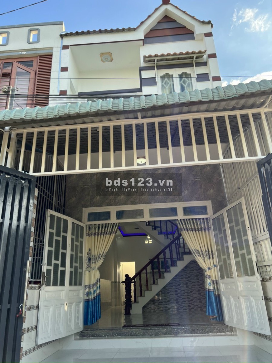 Bán nhà nguyên căn nằm ngay uỷ ban Bình Mỹ huyện Củ Chi, 1 trệt, 1 làu đúc, giá tốt