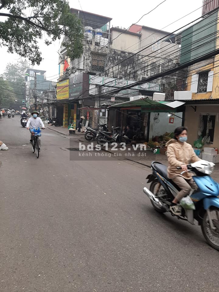 Bán nhà cạnh chợ Thành Công Ba Đình, đúc kiên cố 4 tầng, ô tô đỗ cửa, kinh doanh tốt, giá 5.9 tỷ
