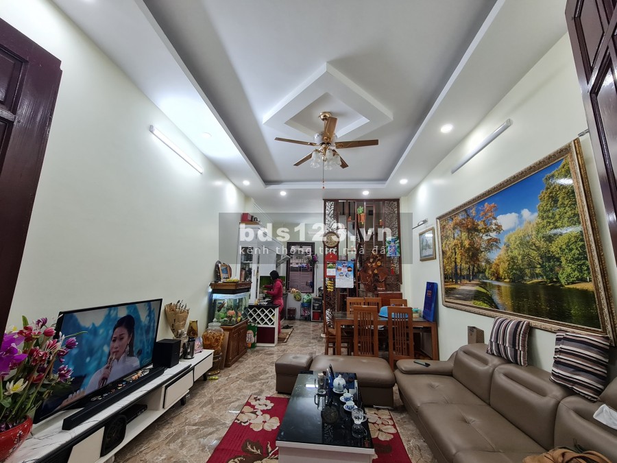 Trung tâm Quận Thanh Xuân gần 50m2, giá bán chỉ nhỉnh 4 tỷ, ô tô đỗ cửa, nội thất lung linh
