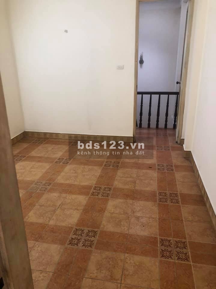 Bán nhà cạnh chợ Thành Công Ba Đình, đúc kiên cố 4 tầng, ô tô đỗ cửa, kinh doanh tốt, giá 5.9 tỷ