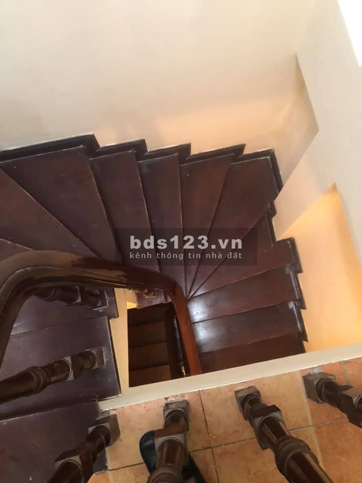 Bán nhà cạnh chợ Thành Công Ba Đình, đúc kiên cố 4 tầng, ô tô đỗ cửa, kinh doanh tốt, giá 5.9 tỷ
