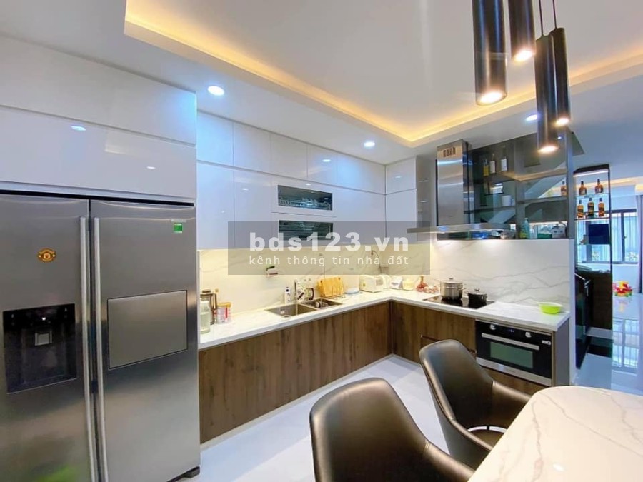 Bán nhà Linh Đàm, Hoàng Mai, dtsd 40m2, giá 3.3 tỷ, 4 tầng, mt 4m, lô góc, thoáng, tiện ích