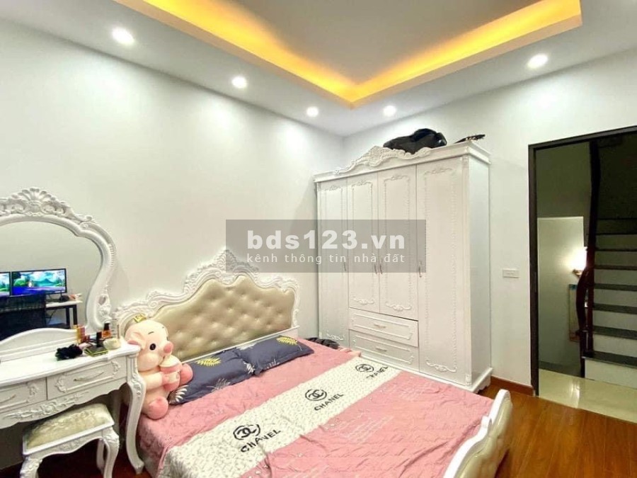 Bán nhà mặt phố Liễu Giai, hiếm có khó tìm, diện tích sử dụng 87m2, mt 4,8m, 5 tầng, lô góc