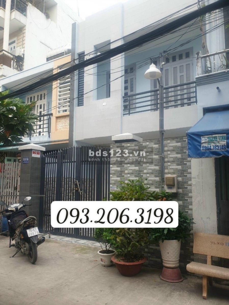 Bán gấp căn nhà bên chợ Hưng Long huyện Bình Chánh sổ riêng chính chủ, liên hệ 0932063198