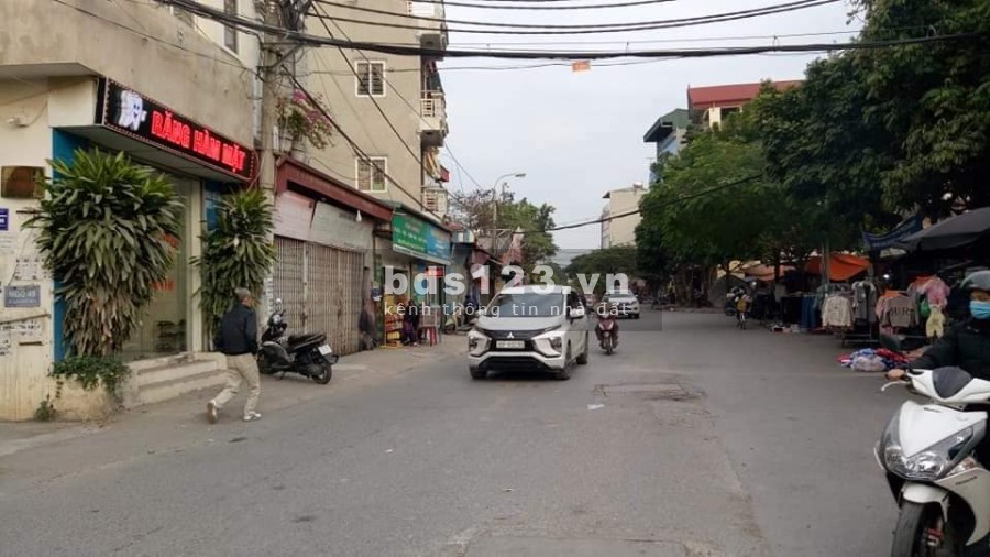 Bán nhà Đa Sỹ trung tâm Hà Đông, dt 40m ô tô thông đầy đủ nội thất giá trị 100 triệu, lhcc