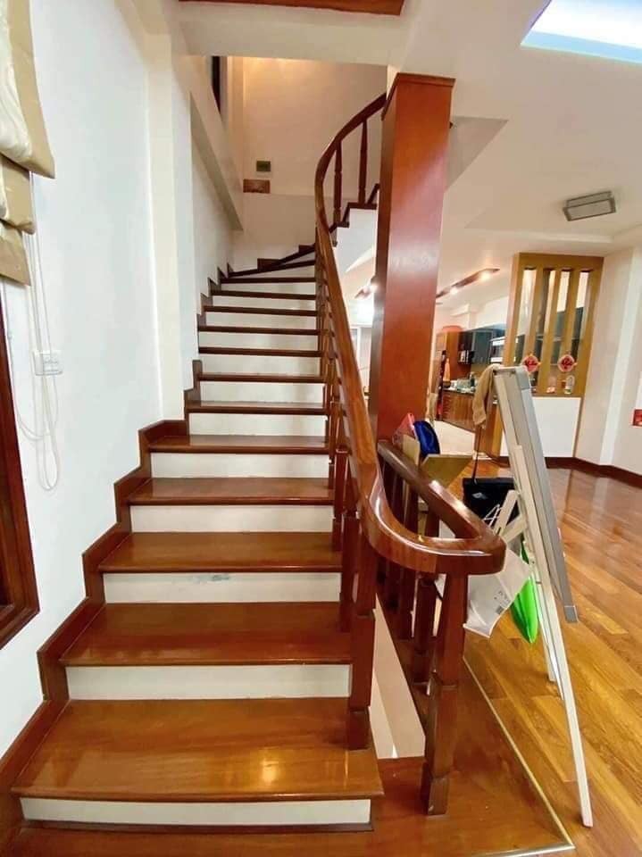 Bán nhà mặt phố Thái Hà ô tô vào nhà 62m2 Lô góc Kinh doanh tốt cực hiếm