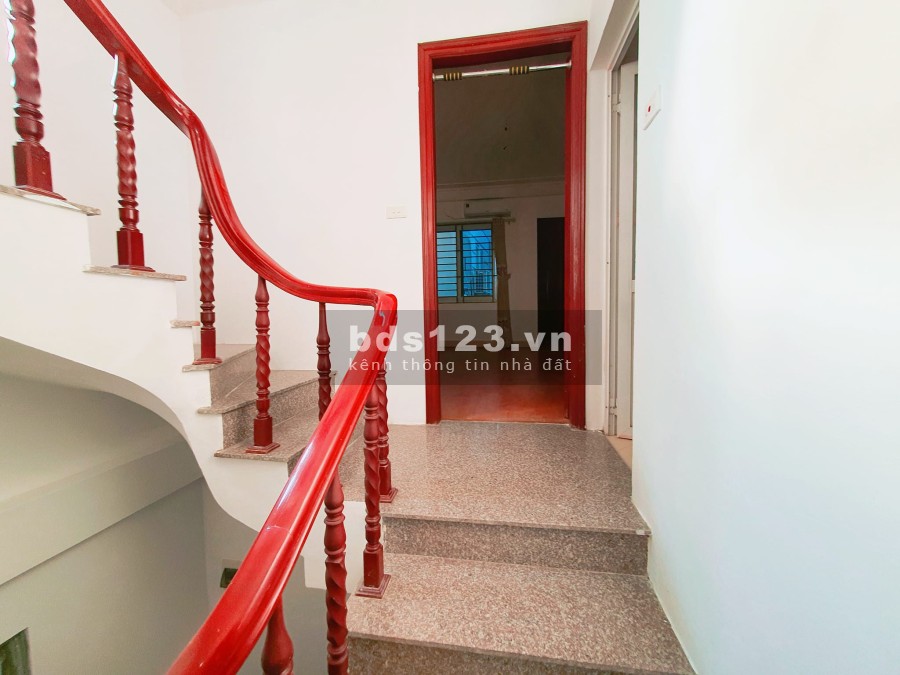 Trung tâm Cầu Giấy 6 tầng đúc ngõ nông gần phố 20m ra ô tô diện tích 34m2, nhỉnh 4 tỷ