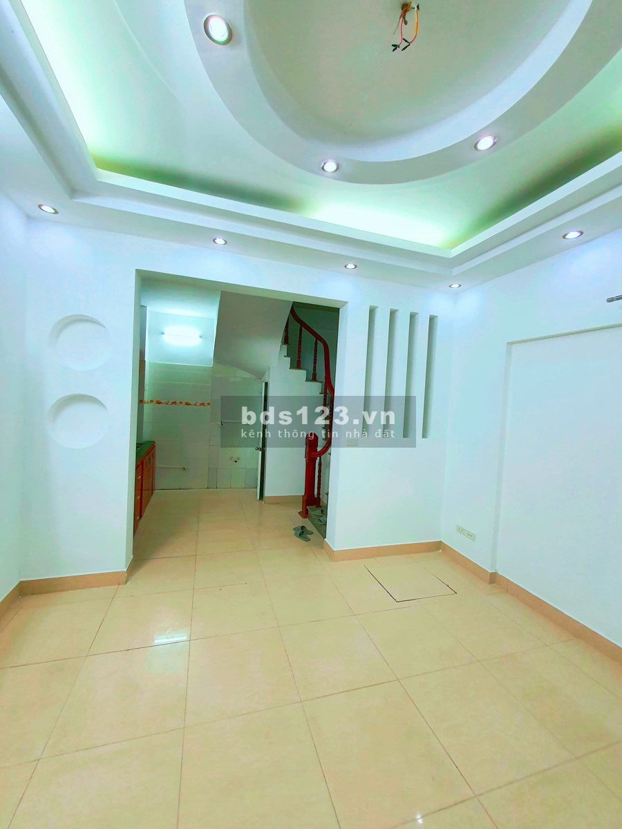 Trung tâm Cầu Giấy 6 tầng đúc ngõ nông gần phố 20m ra ô tô diện tích 34m2, nhỉnh 4 tỷ