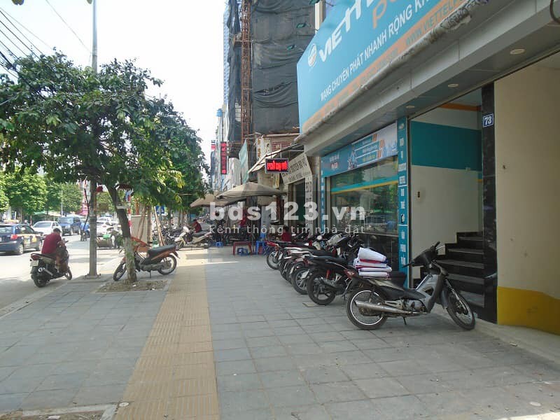 Mặt phố Khúc Thừa Dụ, Cầu Giấy, 120m2, giá: 84 tỷ, mt: 8m, 9 tầng, nhà mới, cho thuê 200 triệu.
