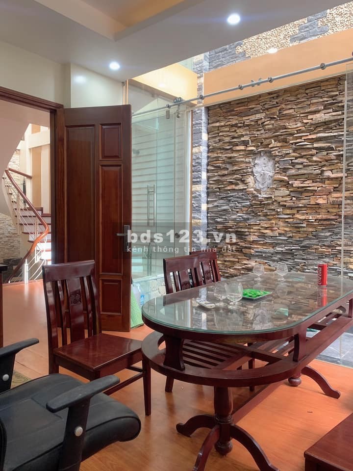 Bán nhà phân lô Yên Hoà, Cầu Giấy. Nhà đẹp ngõ thông kinh doanh. Dt 68m2 5T Mt 6.8m giá 13.5 tỷ