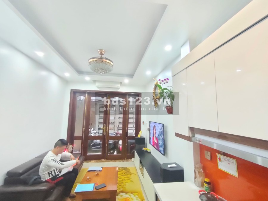 Chính chủ bán nhà đường chùa láng, diện tích sử dụng 35m2, 4 tầng, giá bán chỉ 2,8 tỷ