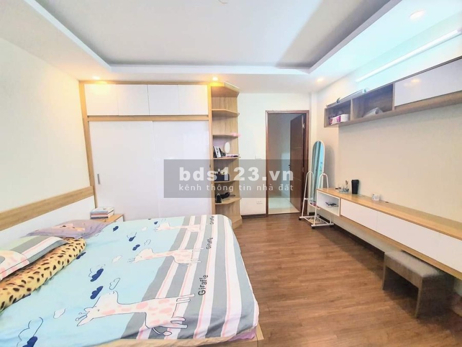 Bán Gấp Nhà Đường 19/5, Hà Đông, diện tích sử dụng 64m2, 3 tầng đúc, mới đẹp, ô tô, giá chỉ 5 tỷ