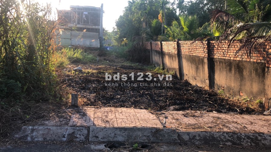 Bán đất đường Trường Lưu, gần chợ Long Trường, Quận 9, Tp Thủ Đức giá 4,4 tỷ dt 97m2