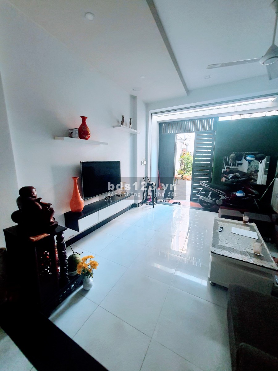 Nhà Hót Gò Vấp khu Nguyễn Văn Lượng không lộ giới, dt 63m2, 4 tầng, có gara chỉ 80 triệu/m2