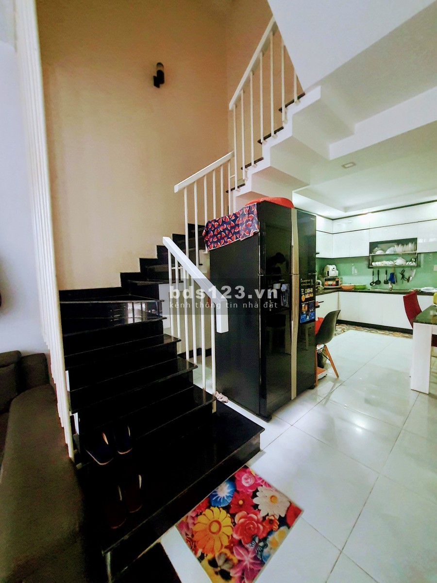 Nhà Hót Gò Vấp khu Nguyễn Văn Lượng không lộ giới, dt 63m2, 4 tầng, có gara chỉ 80 triệu/m2