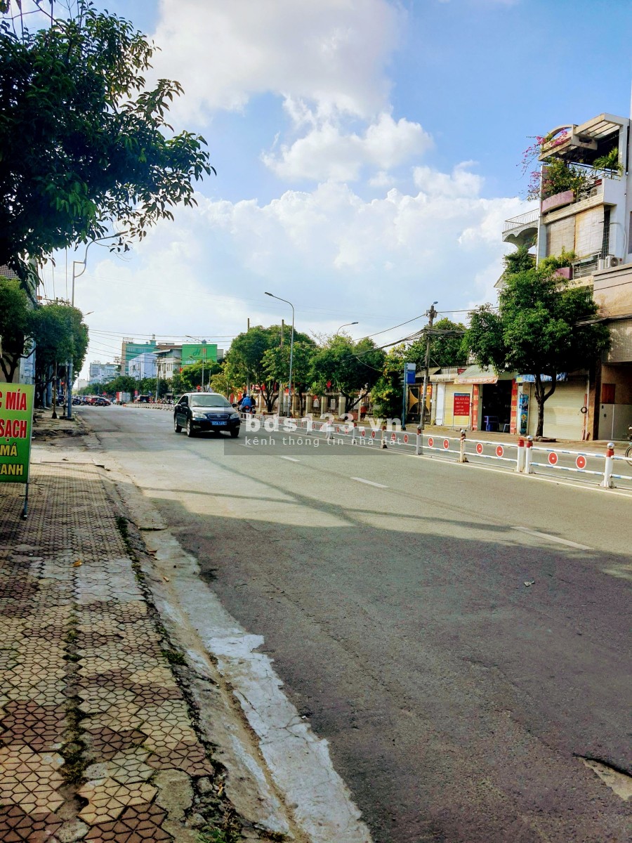 Nhà Hót Gò Vấp khu Nguyễn Văn Lượng không lộ giới, dt 63m2, 4 tầng, có gara chỉ 80 triệu/m2