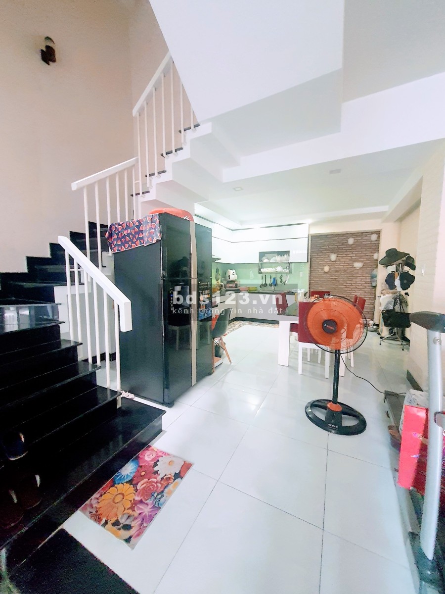 Nhà Hót Gò Vấp khu Nguyễn Văn Lượng không lộ giới, dt 63m2, 4 tầng, có gara chỉ 80 triệu/m2