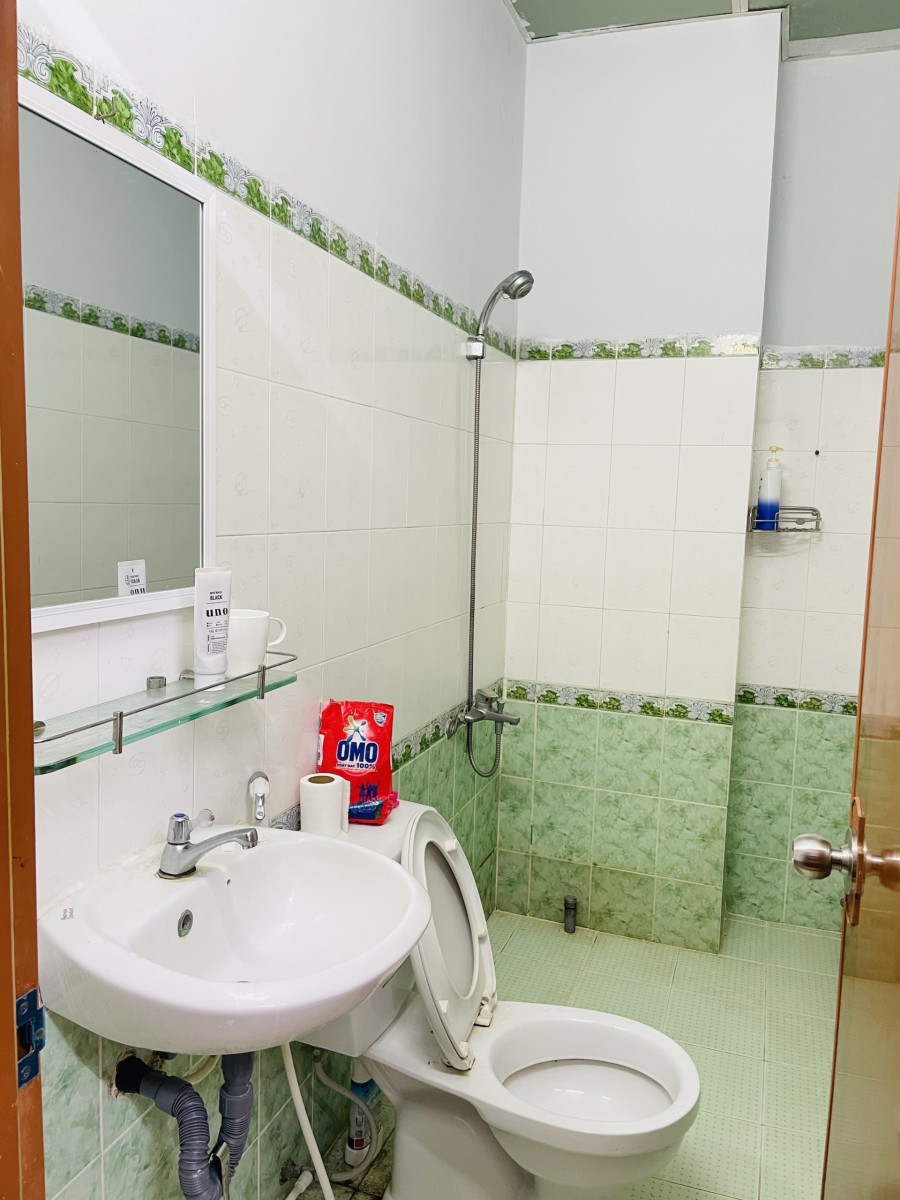 Phòng ban công cạnh Landmark81 hẻm rộng an ninh tiện ích đầy đủ, hẻm 180 Nguyễn Hữu Cảnh