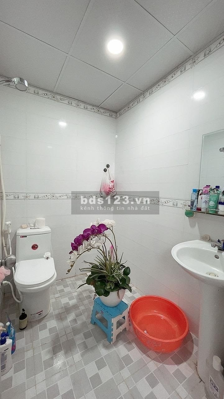 Bán nhà Phan Sào Nam, P11, Tân Bình, Hẻm 5m DTsd 62m2 chỉ 3.75 tỷ