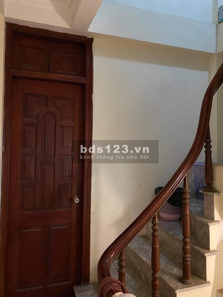 Bán nhà nguyên căn phố Bồ Đề Quận Long Biên ô tô đỗ cửa diện tích sử dụng 35m2, giá 3.3 tỷ