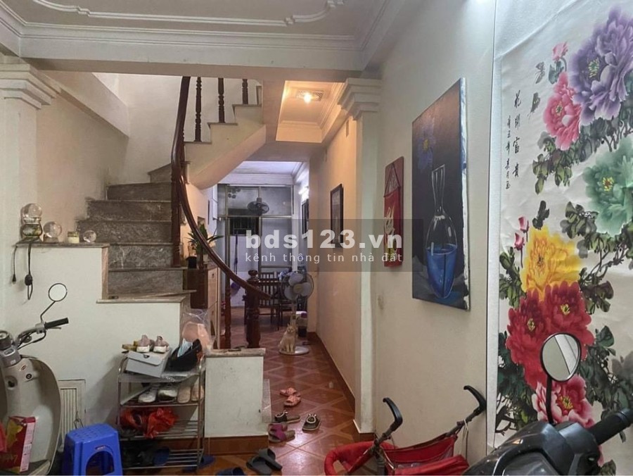 Bán nhà nguyên căn phố Bồ Đề Quận Long Biên ô tô đỗ cửa diện tích sử dụng 35m2, giá 3.3 tỷ