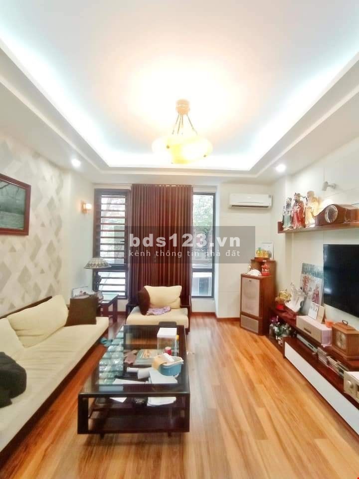 Cần bán gấp nhà diện tích 30m2, đường Hoàng Mai, ngõ thoáng để xe thoải mái, sổ sẵn