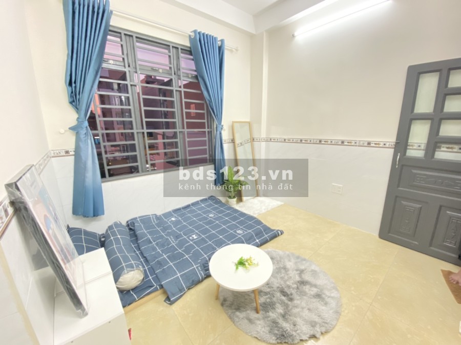 Căn hộ dịch vụ giá siêu ưu đãi có cửa sổ giếng trời ngay chợ Phạm Văn Bạch Tân Bình