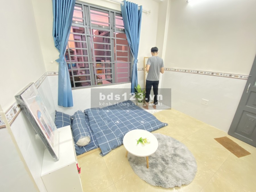 Căn hộ dịch vụ giá siêu ưu đãi có cửa sổ giếng trời ngay chợ Phạm Văn Bạch Tân Bình