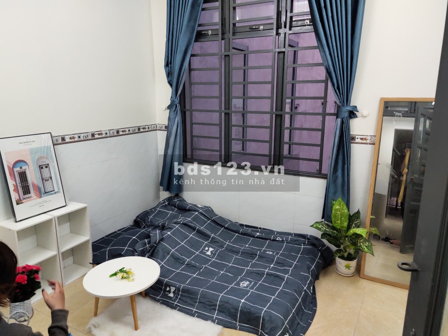 Căn hộ dịch vụ giá siêu ưu đãi có cửa sổ giếng trời ngay chợ Phạm Văn Bạch Tân Bình