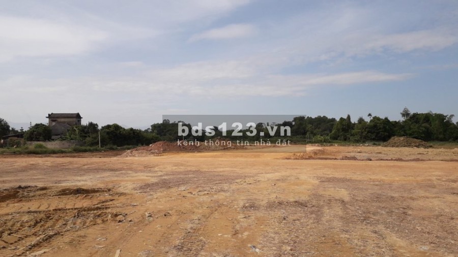 Siêu phẩm hiếm đất mặt đường cao tốc giá bán chỉ 4.x triệu/m2, khu dân cư đông đúc, lhcc
