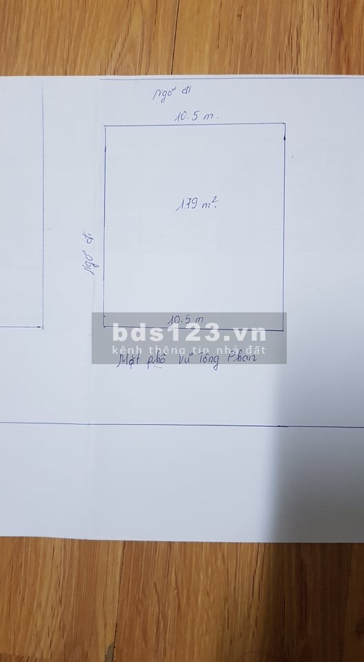 Mặt phố Vũ Tông Phan, Thanh Xuân, 179m2, giá: 52 tỷ, mt: 10.5m, 3 tầng, lô góc 3 mặt thoáng.