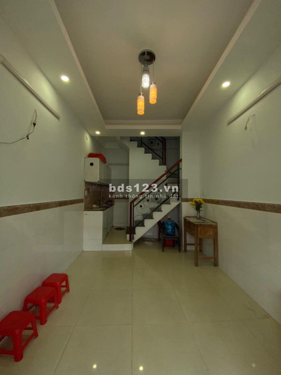 Giá bán chỉ 3,5 tỷ, nhà 4 lầu, Mặt tiền Đoàn Văn Bơ, P16, Quận 4 sổ hồng riêng, tiện ích đầy đủ