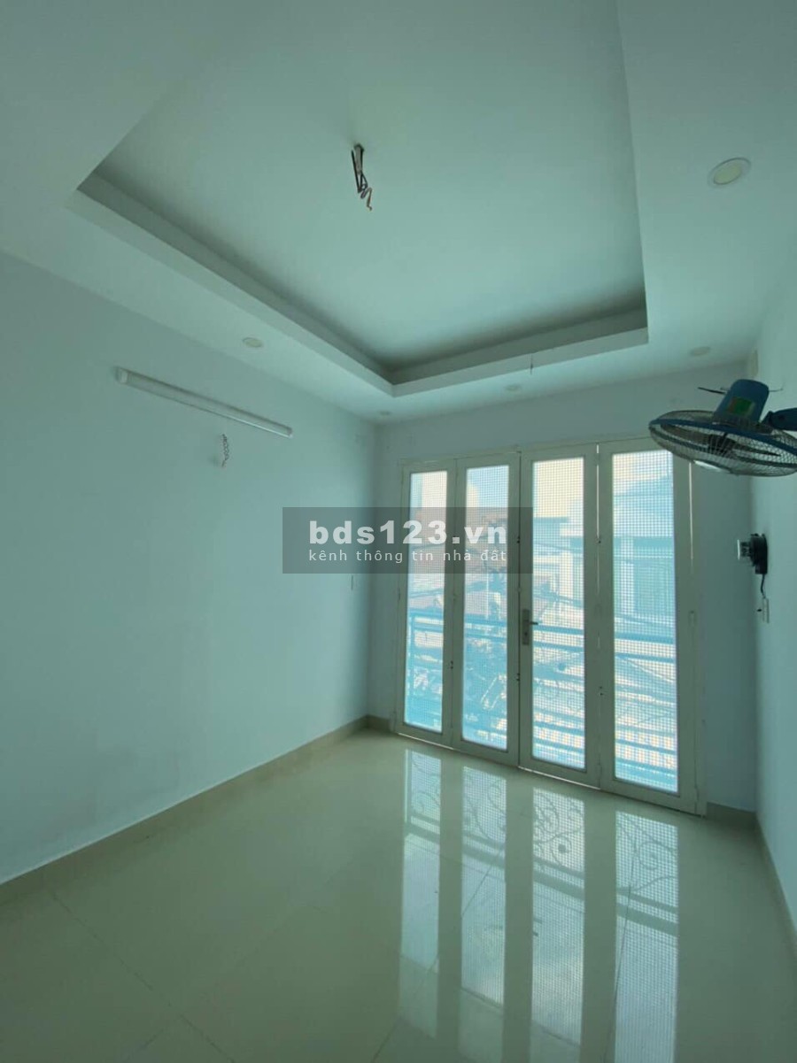 Giá bán chỉ 3,5 tỷ, nhà 4 lầu, Mặt tiền Đoàn Văn Bơ, P16, Quận 4 sổ hồng riêng, tiện ích đầy đủ