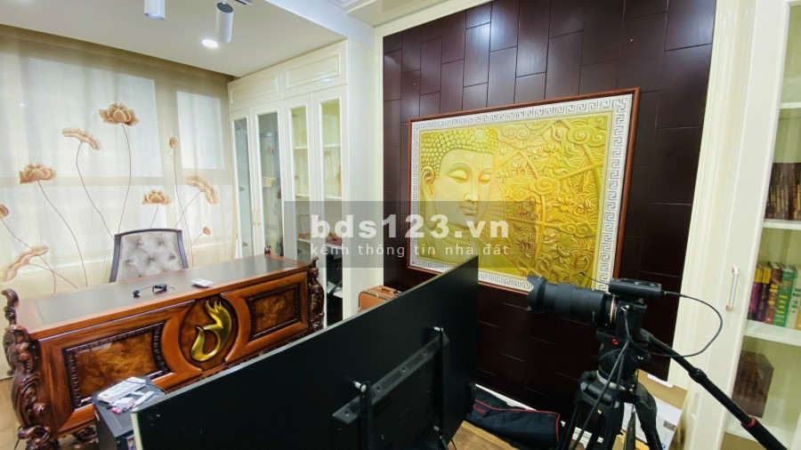 Bán căn hộ chung cư chính chủ giao dịch diện tích 169m2, full nội thất về ở ngay giá 6.5 tỷ