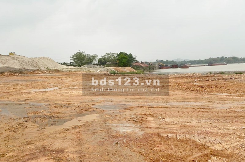 Siêu phẩm hiếm đất mặt đường cao tốc giá bán chỉ 4.x triệu/m2, khu dân cư đông đúc, lhcc