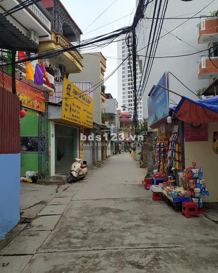 Tôi cần bán gấp nhà đầu Xuân Đỉnh, sát Nguyễn Văn Huyên kéo dài, diện tích 90m2